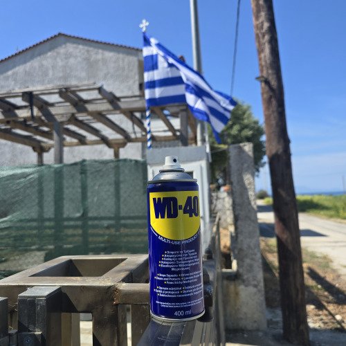 Λίπανση καθαρισμός και προστασία  μεντεσέδων πόρτας