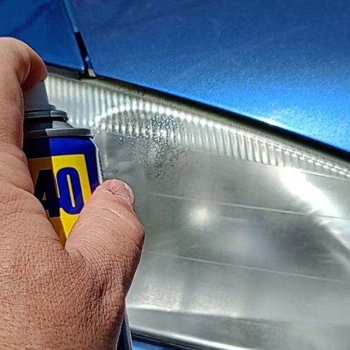 Γυάλισμα φαναριού αυτοκινήτου με WD40.