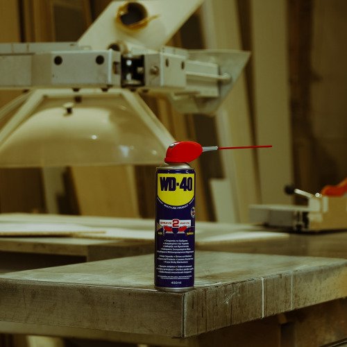 WD-40: Απαραίτητο Εργαλείο για Κάθε Σύγχρονο Ξυλουργείο