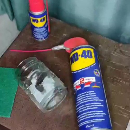 WD-40: Ο ήρωας στην αφαίρεση επίμονης κόλλας από βαζάκια