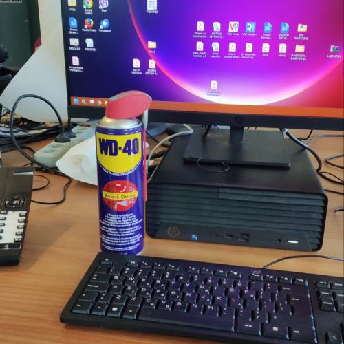 Το WD 40 είναι απαραίτητο και στο γραφείο μου