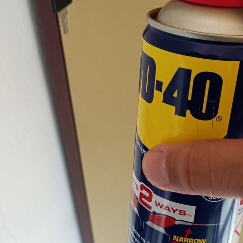 Καθαρισμός κλειδαριάς μεταλλικής ντουλάπας