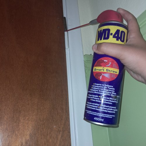 Φτιάχνω την πόρτα της κουζίνας με το WD40