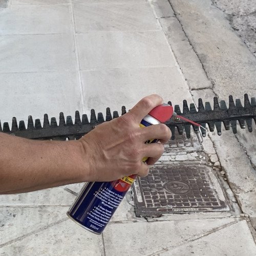 Καθαρισμός και συντήρηση εργαλείων κήπου