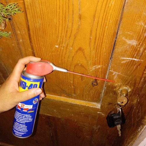 στις πορτες αποθηκης