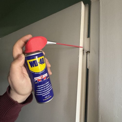 Τρίζει η πόρτα;