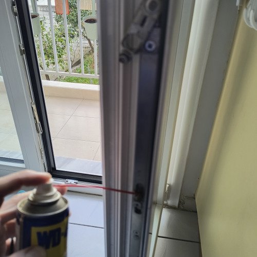 Λίπανση μπαλκονόπορτας αλουμινίου