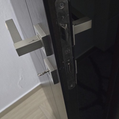 Τρίξιμο πόρτας