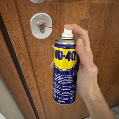 Προσθήκη λαδιού σε κλειδαριά