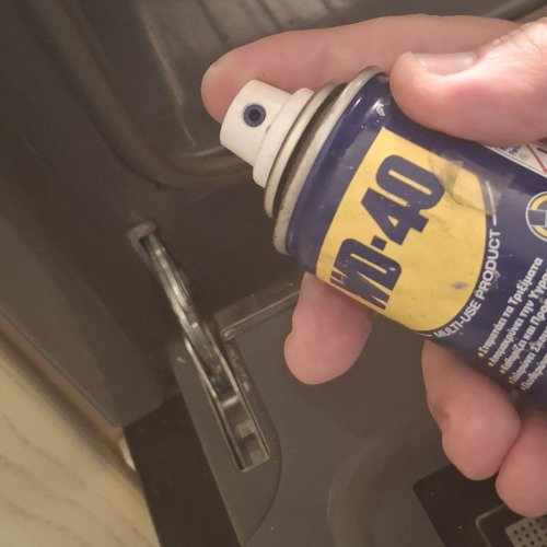 Τρίξιμο πορτας κουζίνας