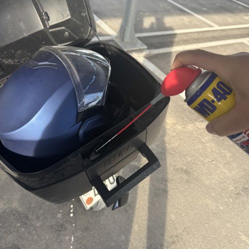 WD40 λάδωμα κλειδαριάς