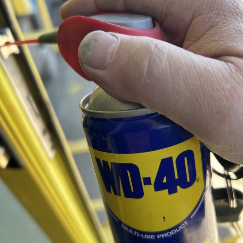 Λίπανση κλειδαριάς πόρτας