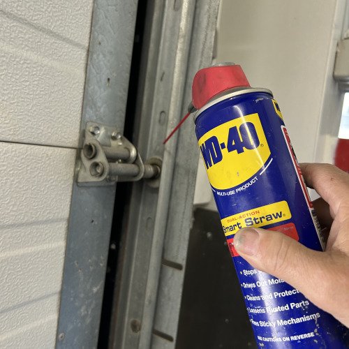 Λίπανση ρόλου αποθήκης λίγο κολλήματος στα ροδάκια