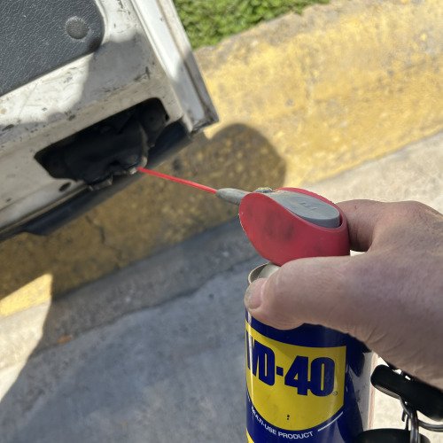 Λίπανση πίσω πόρτας αυτοκινήτου