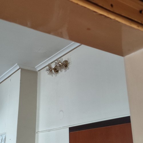 Αρχαίες συρόμενες πόρτες και ηχορύπανση