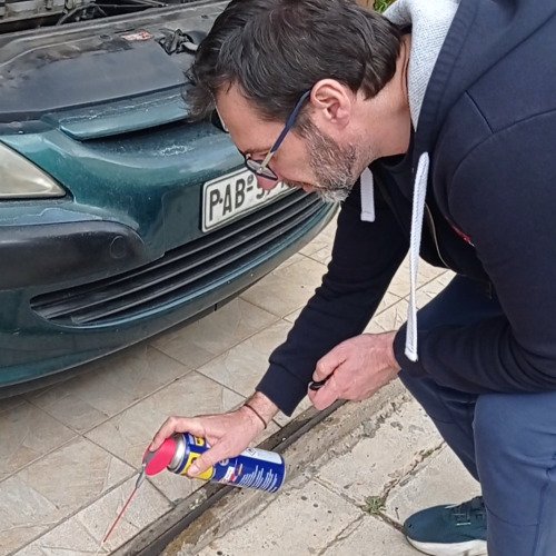 WD40 Συρόμενη γκαραζόπορτα