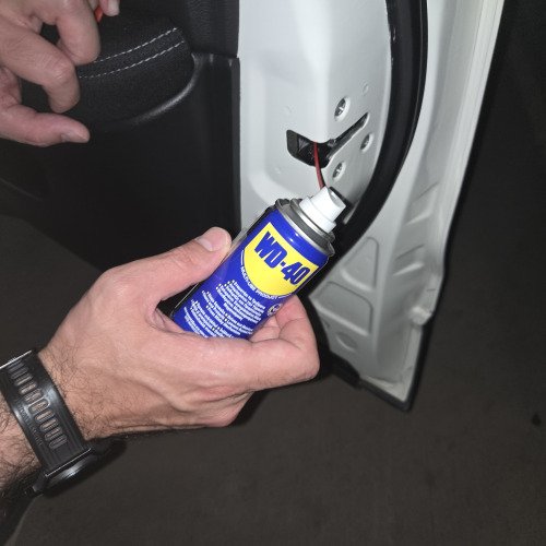 WD40 για ξεμπλοκάρισμα κλειδαριάς αυτοκινήτου