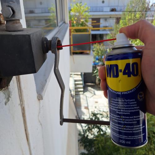 Λίπανση μανιβέλας τέντας
