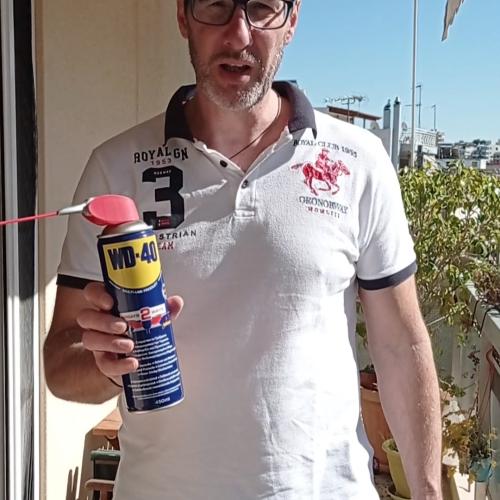 ΕΦΑΡΜΟΓΗ WD40 ΣΕ ΠΟΡΤΕΣ ΑΥΤΟΚΙΝΗΤΟΥ